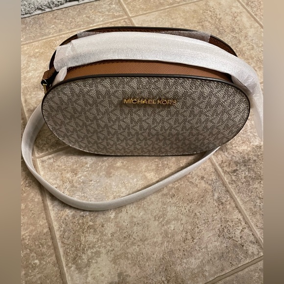 Michael Kors Jet Set Travel Medium Signature Logo Crossbody Bag - Picture 4 of 6